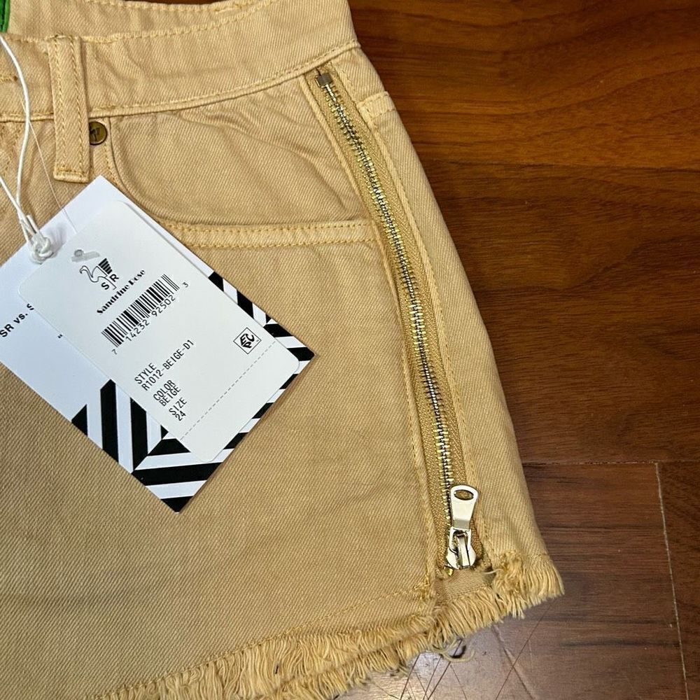 Sandrine Rose SIZE 24 NWT beige button fly shorts with side zipper - Picture 7 of 14